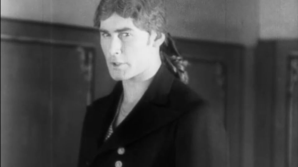 A still from In the Wake of the Bounty (1933)