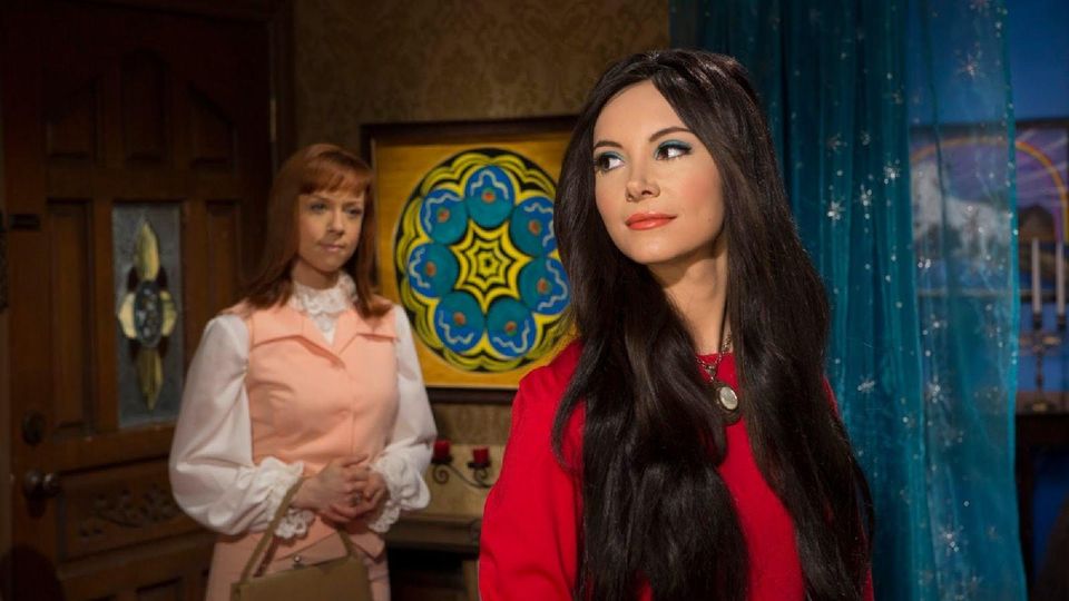 A still from The Love Witch (2016)