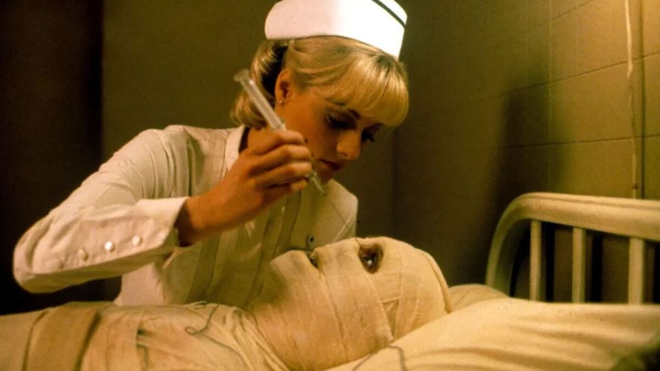 A still from Dead & Buried (1981)